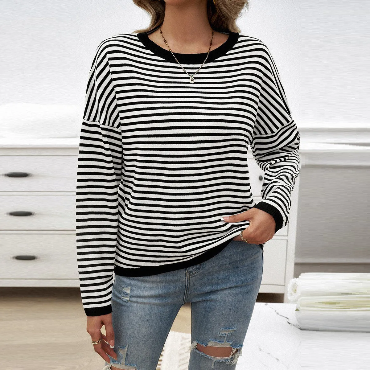 Contrast Charm Pullover